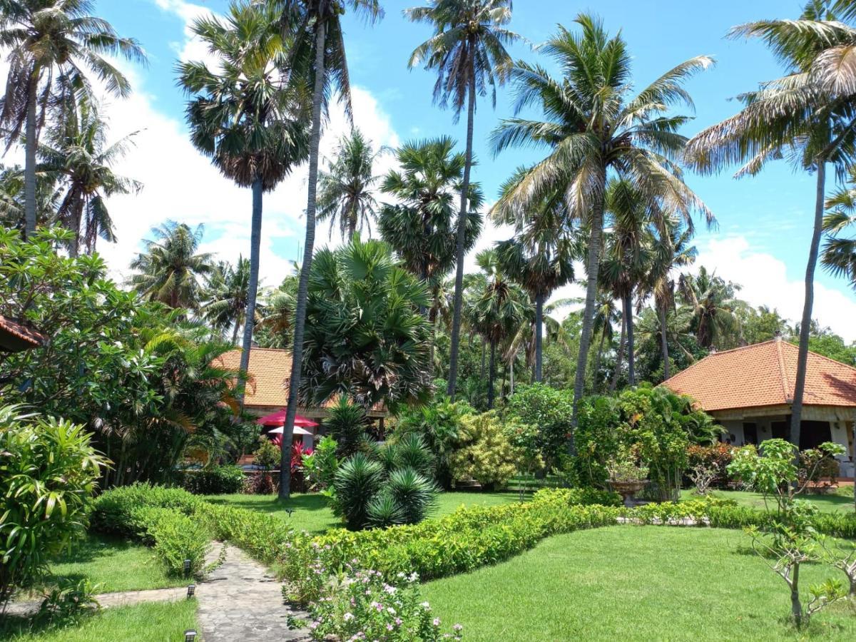Bali North Beach B&B Tianyar Exterior photo