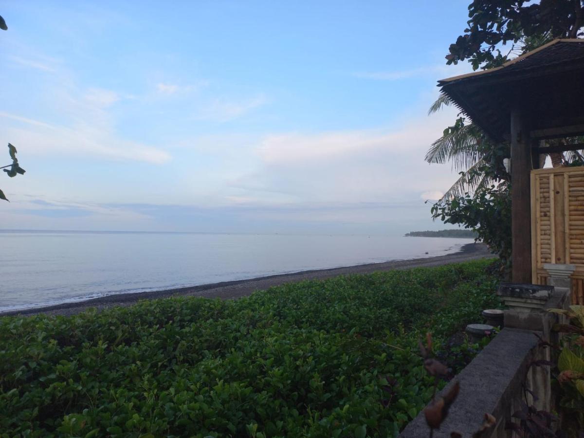 Bali North Beach B&B Tianyar Exterior photo