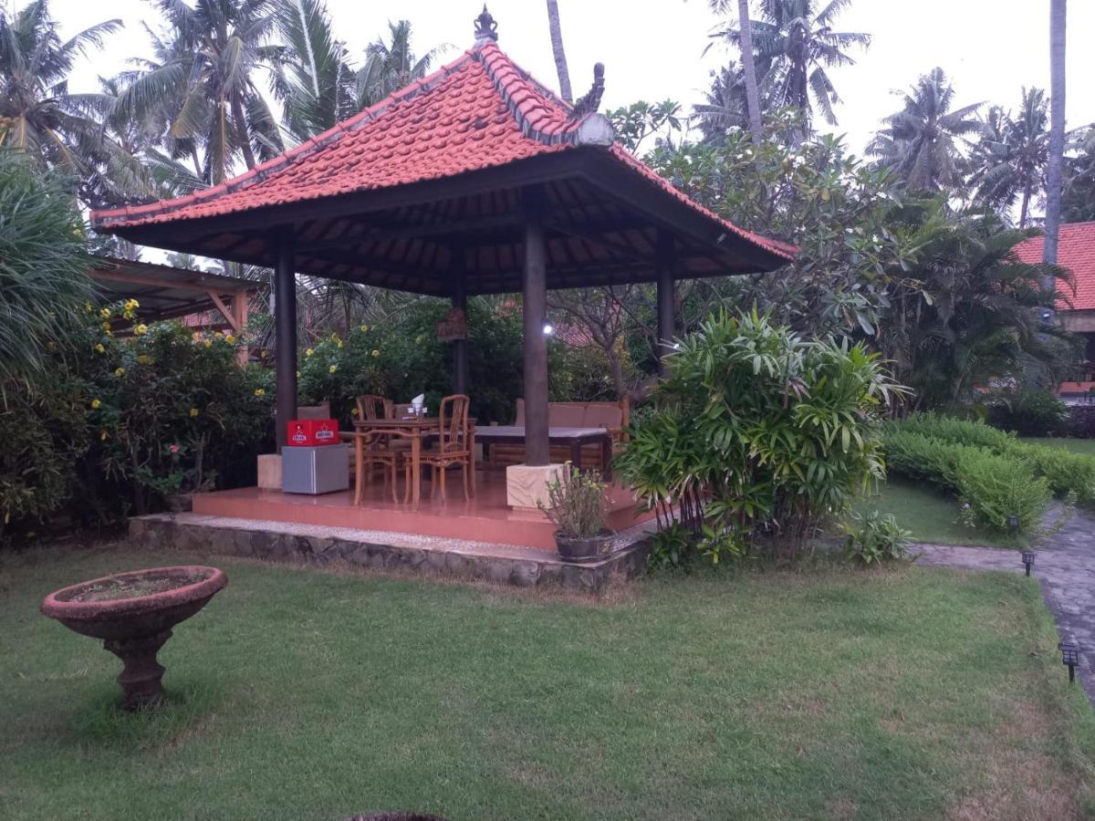 Bali North Beach B&B Tianyar Exterior photo