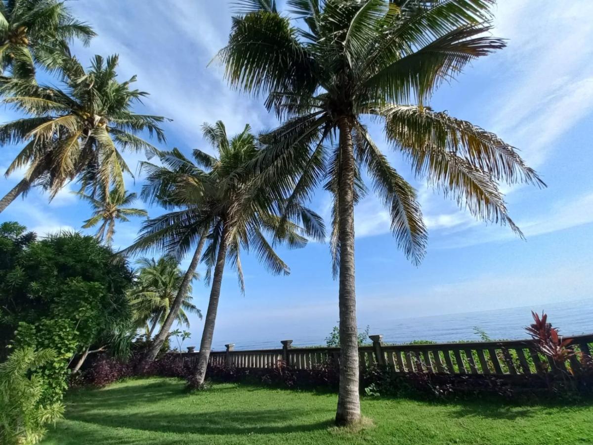 Bali North Beach B&B Tianyar Exterior photo