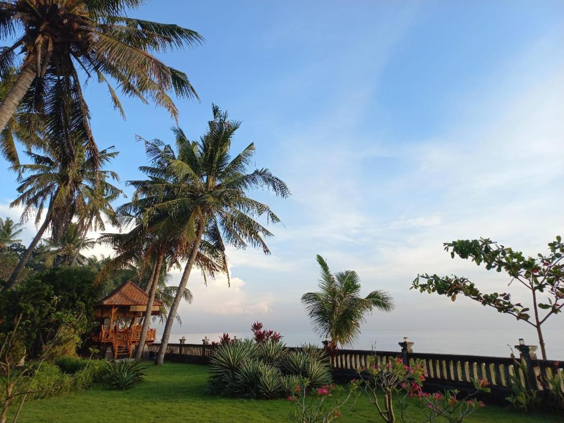 Bali North Beach B&B Tianyar Exterior photo