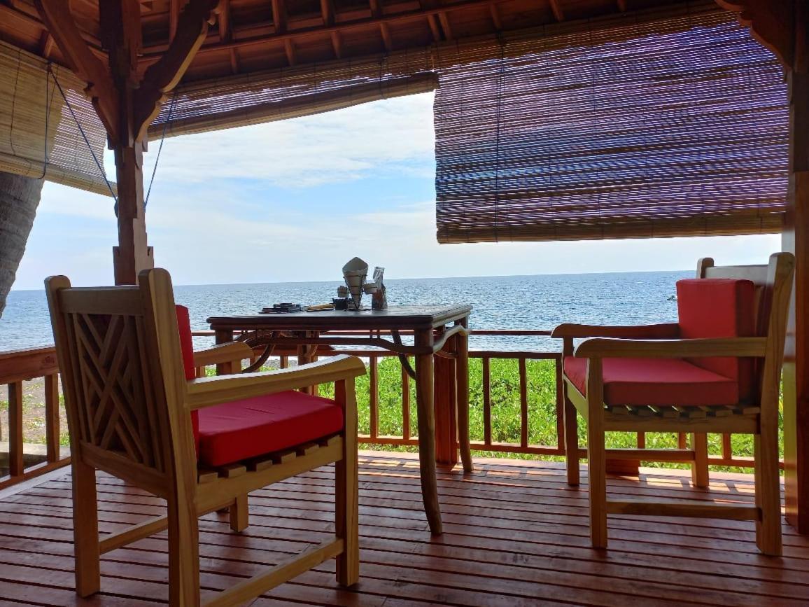 Bali North Beach B&B Tianyar Exterior photo