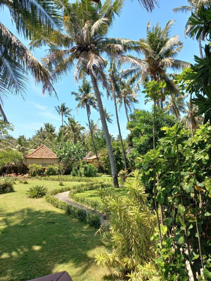 Bali North Beach B&B Tianyar Exterior photo