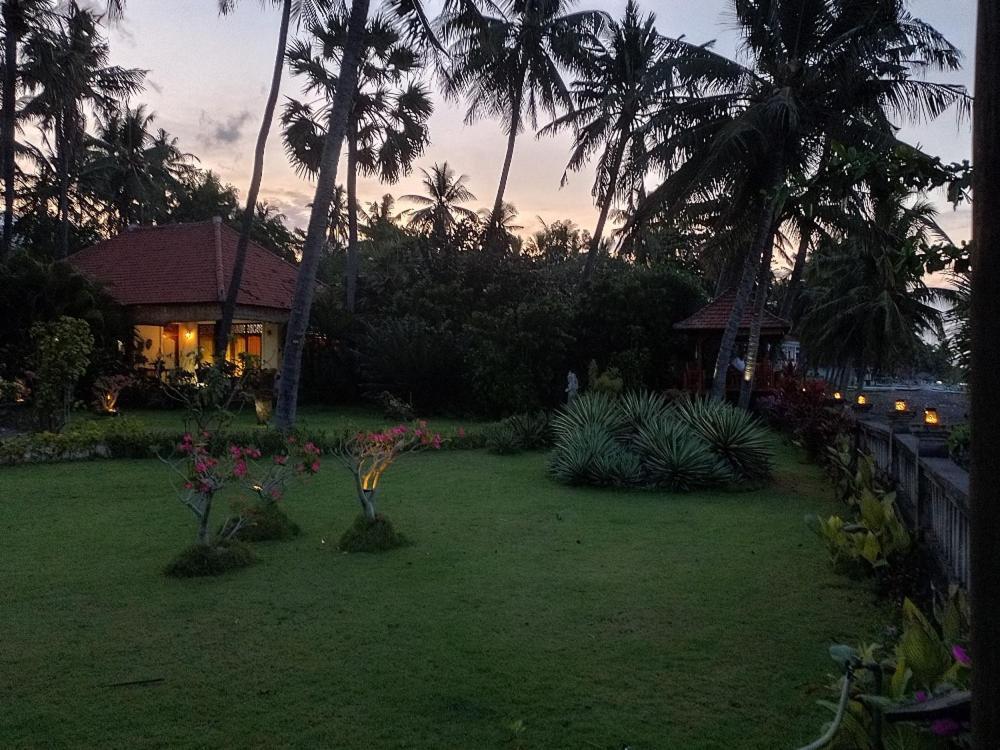Bali North Beach B&B Tianyar Exterior photo