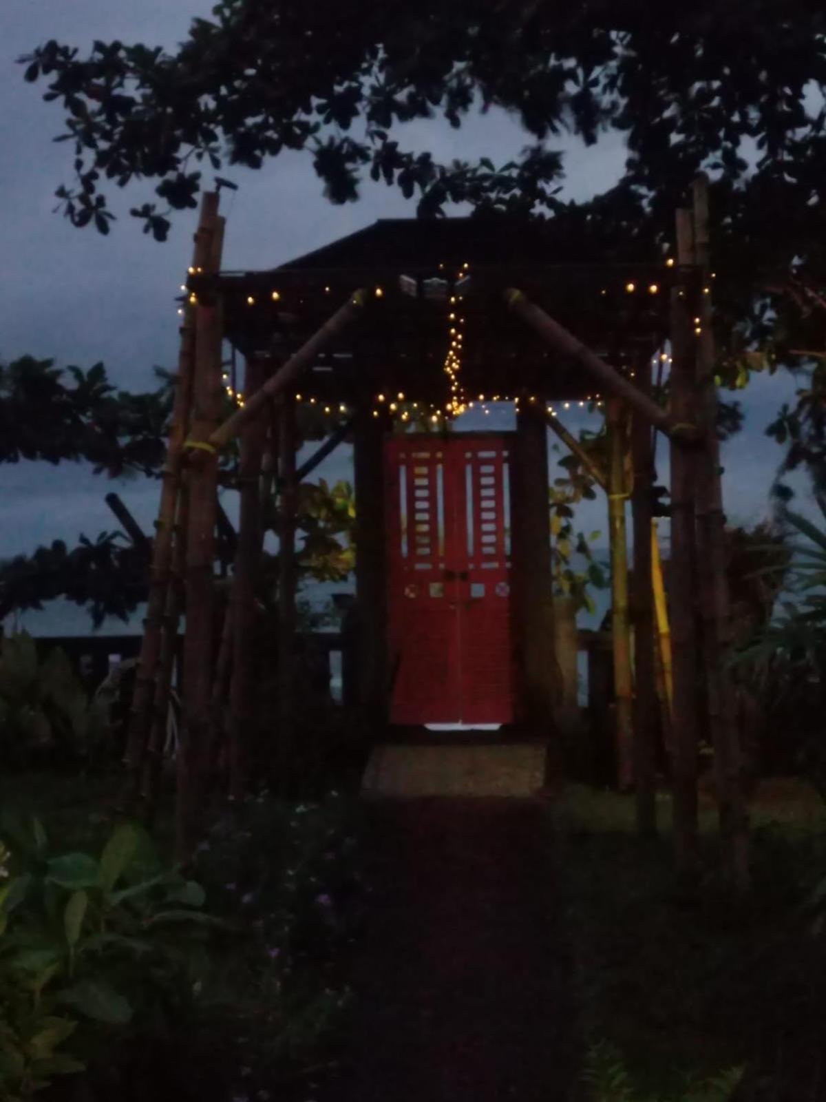 Bali North Beach B&B Tianyar Exterior photo