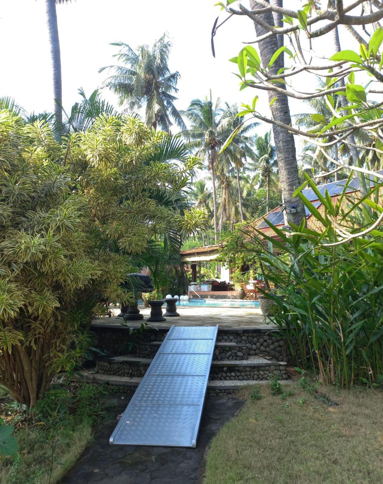 Bali North Beach B&B Tianyar Exterior photo