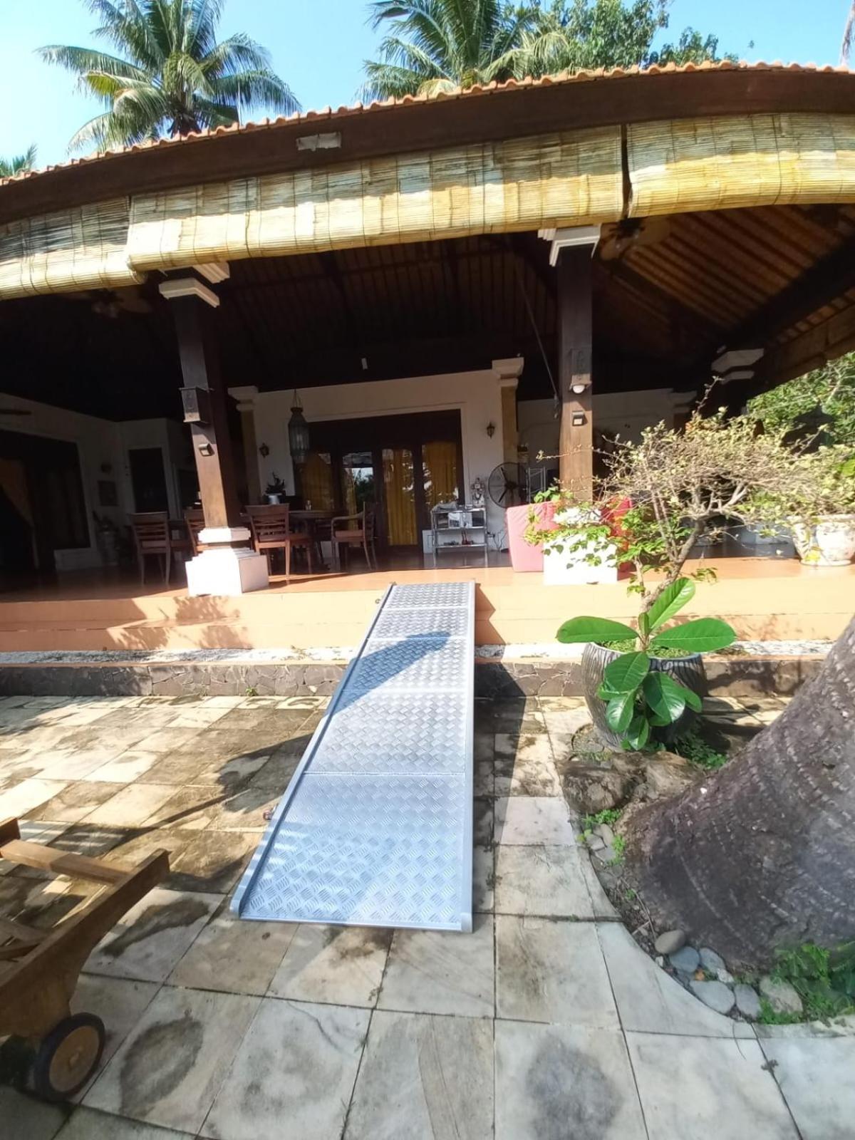 Bali North Beach B&B Tianyar Exterior photo