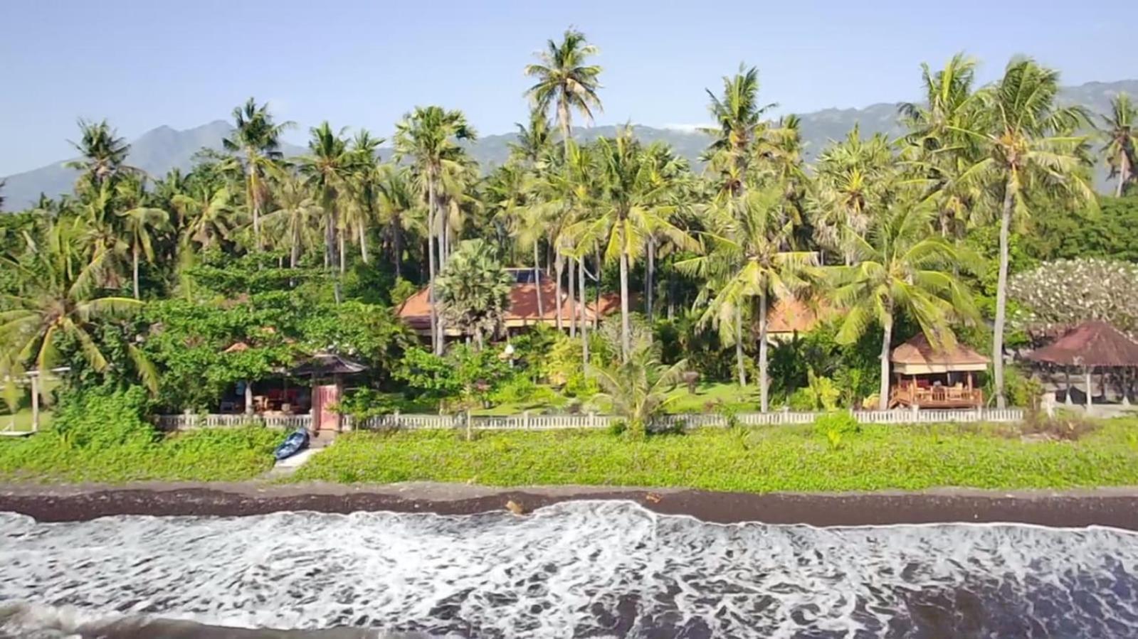 Bali North Beach B&B Tianyar Exterior photo