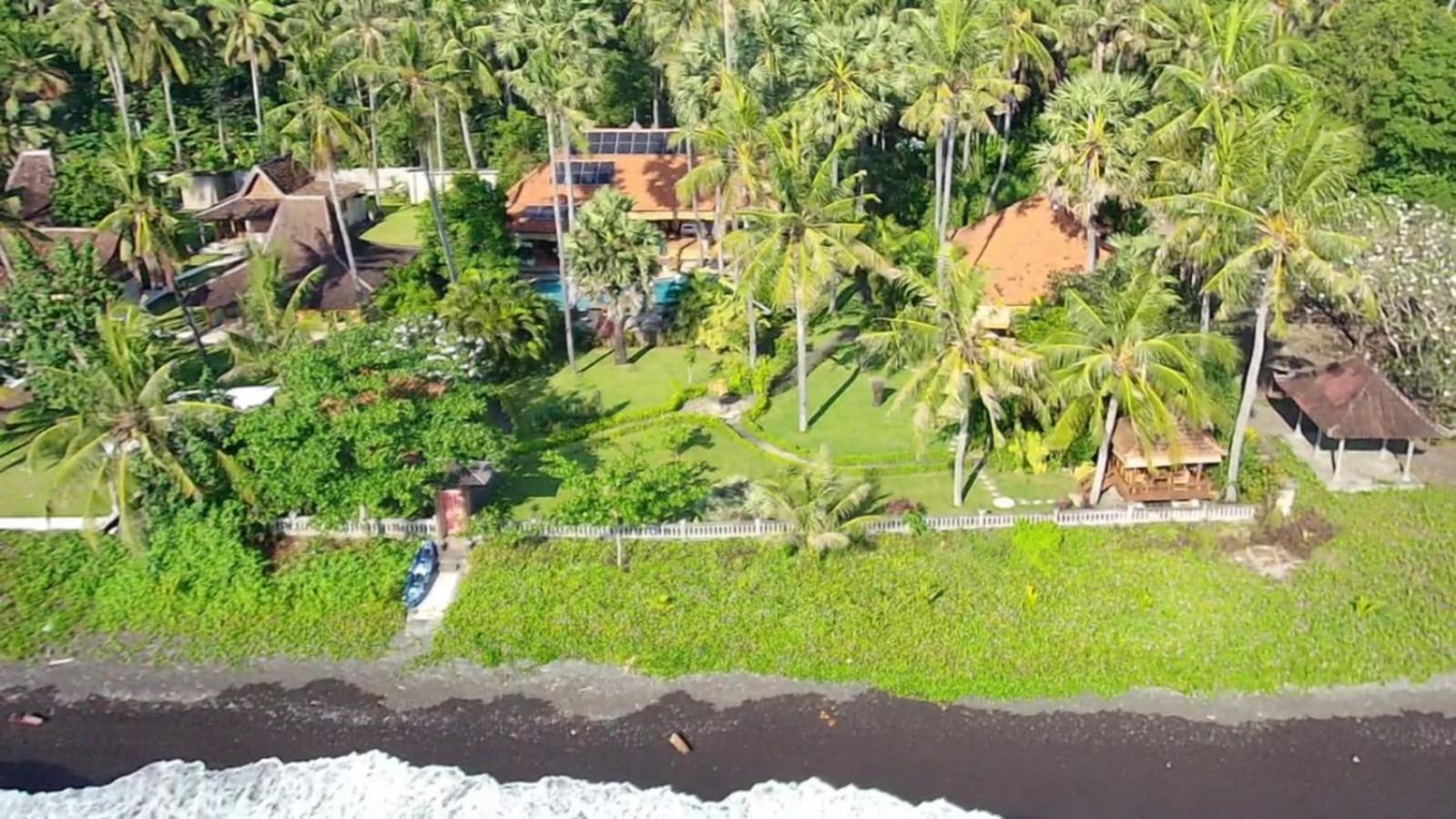 Bali North Beach B&B Tianyar Exterior photo